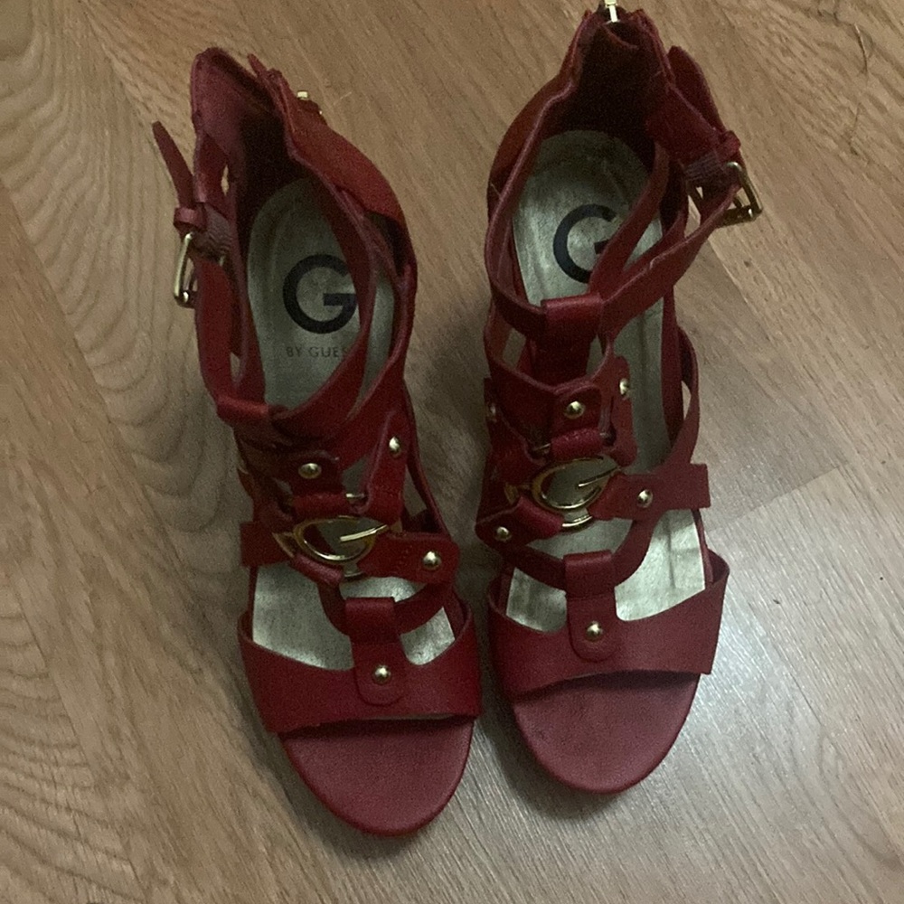 Guess size 7 medium